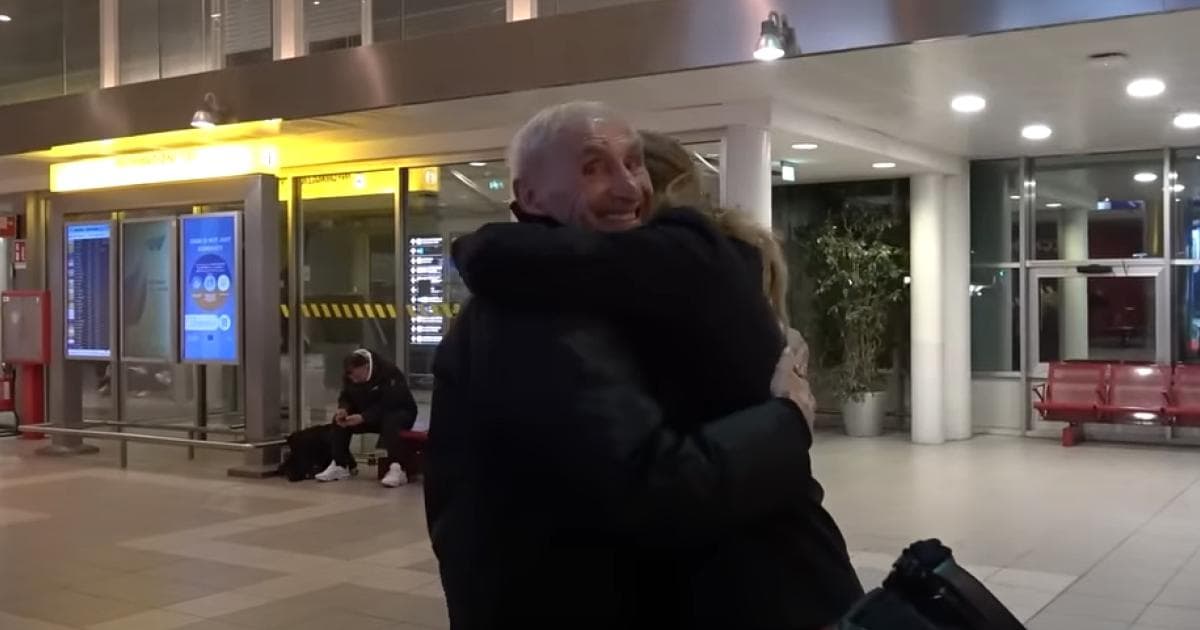 Un jubilado vive 9 meses en un aeropuerto y recibe sorpresa inesperada